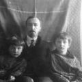 Лев Николаевич Писарев с сыновьями. Младший — Андрей, старший — Георгий.